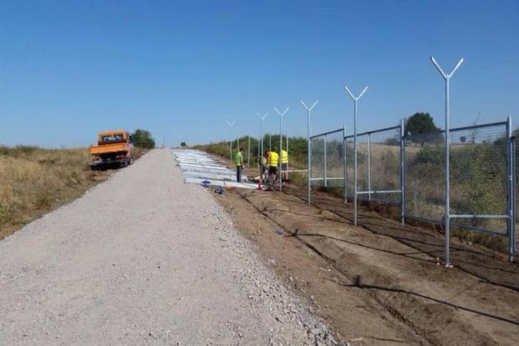 Крадат оградата с Турция, отмъкнати са над 20 панела по 80 кила