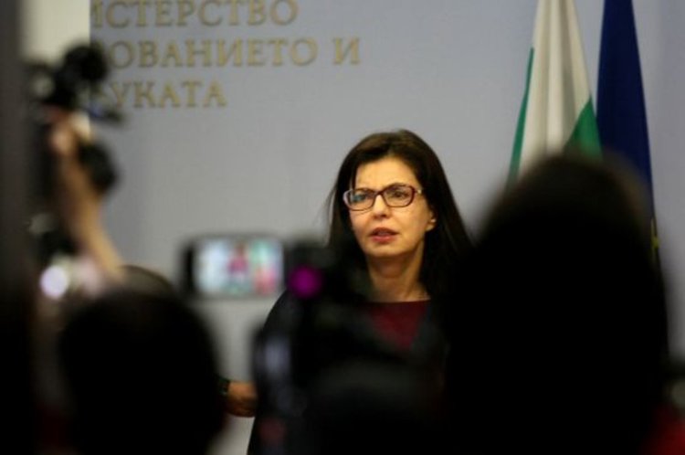 МОН събира 12 000 учители на национален събор