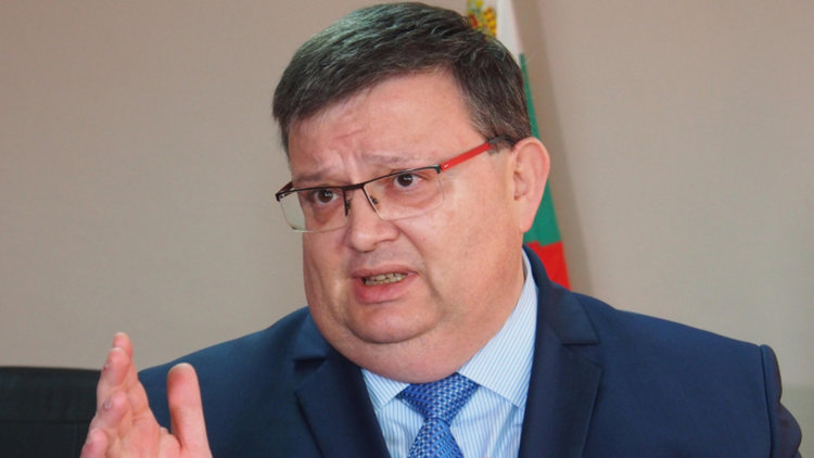 Съдим задочно атентаторите от Сарафово, обяви Цацаров