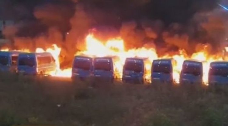 Бусове горяха в столичния квартал ”Младост” (видео)