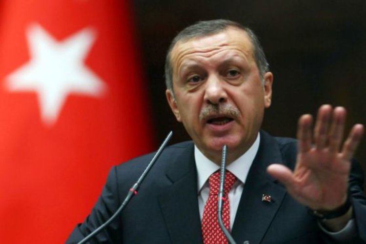 Ердоган прати масов СМС до турците, прикани ги да се борят за демокрация