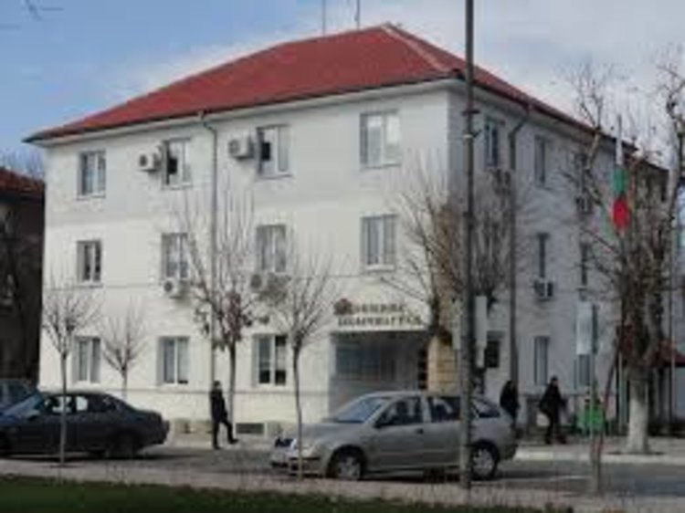 Санират сградата на община Момчилград по програма „Красива България”