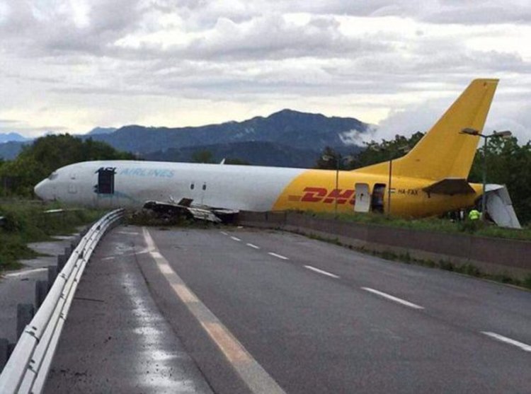 Товарен самолет на DHL се разби в Италия 