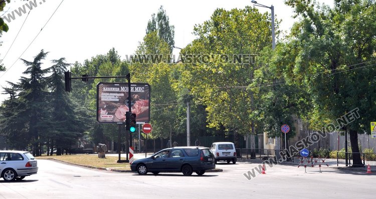 Ремонт по водопровод на „Съединение” подлуди  движението, шофьорите призовават за регулировчици