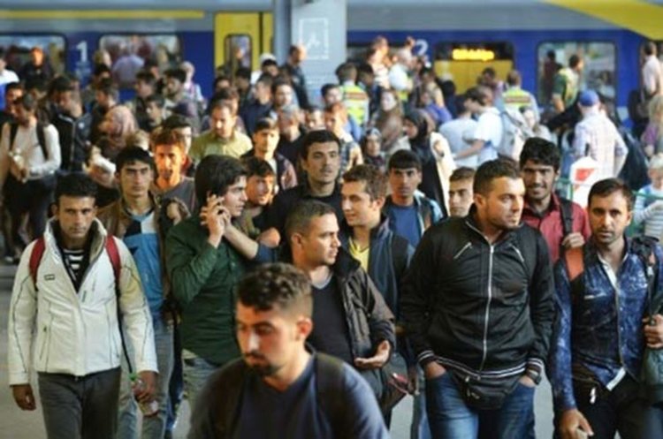 Гърция очаква над 180 000 бежанци, ако се прекрати споразумението на ЕС с Турция  