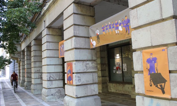 Нетрадиционна изложба за бригадирското движение гостува в Димитровград