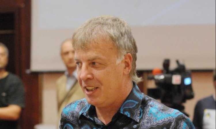 Наско Сираков аут от Левски, Спас Русев не го ще