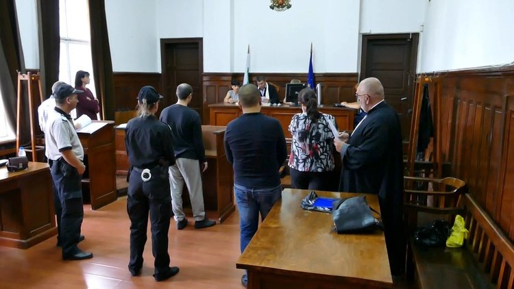 Внукът на измамената по телефона баба Елена е чист пред данъчните