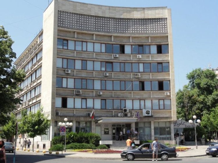 Данъчните разпродават камиони на длъжници за 136 бона