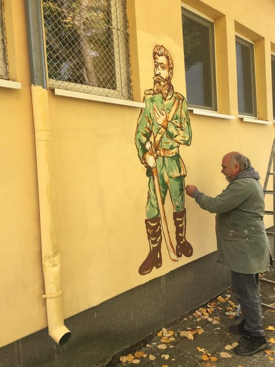 Художник от Харманли изрисува детска градина с образите на будителите 