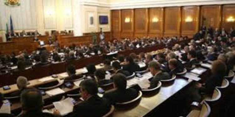 Бюджетът влиза в пленарна зала
