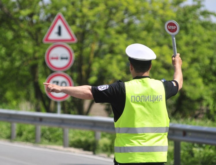 34-годишен мъж е задържан за подкуп на полицаи 