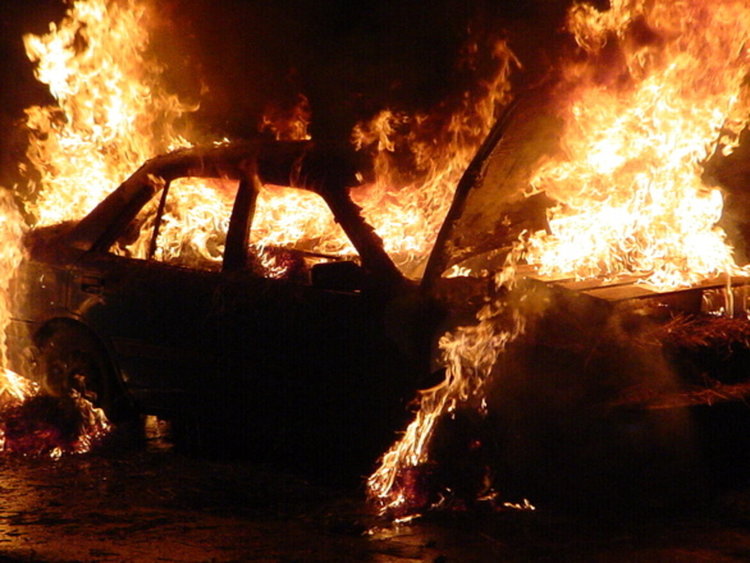 7 автомобила горяха при пожар в София