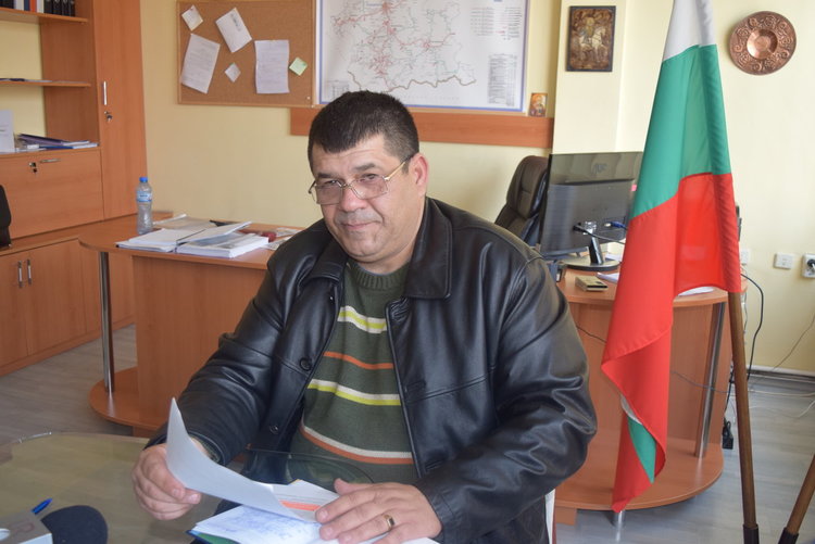 Снежен ад ,подобен на този от преди две години очакват в Областното пътно управление,105 машини са мобилизирани   