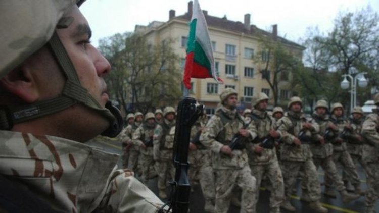 Двойно повече военни и полицаи излязоха в пенсия през 2016-а