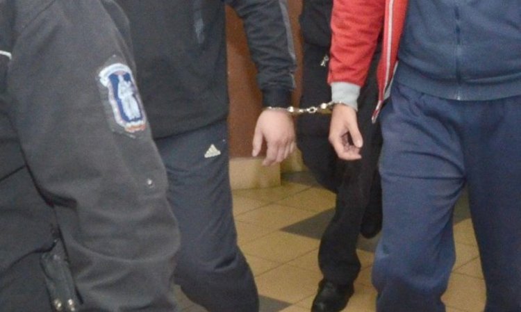 Обвинени са шестима от задържаните митничари
