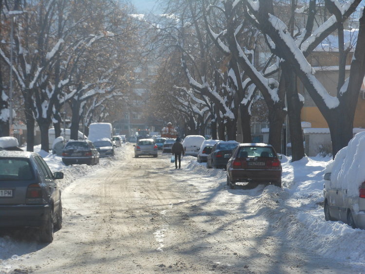 Времето остава облачно, снеговалежите продължават