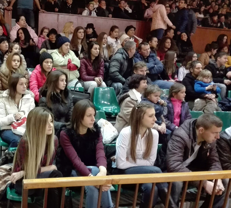 Концертът в помощ на Ники препълни зала „Дружба“ в събота вечер