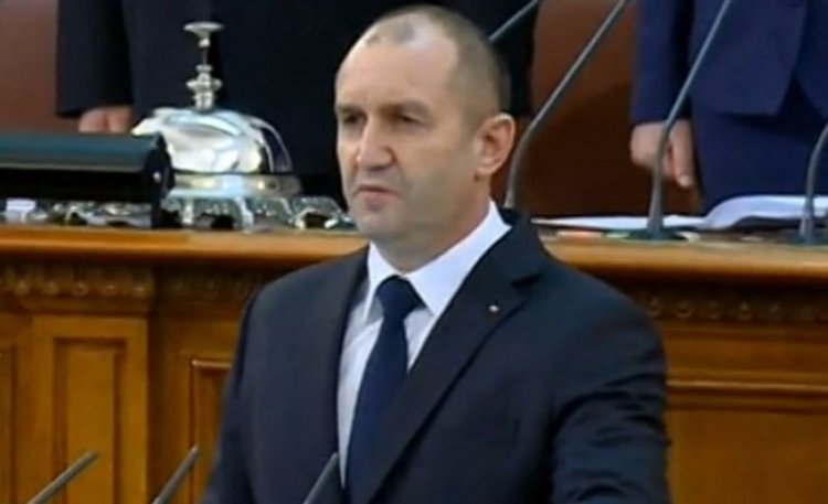 Президентът Радев подписа първите си укази