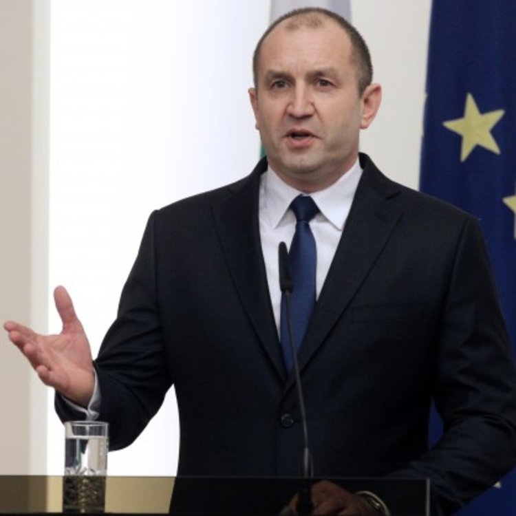 Президентът Радев се среща днес с шефа на НАТО Столтенберг