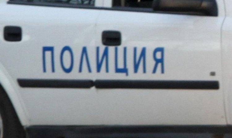 Мъж преби и счупи ръцете на 14-годишно момче