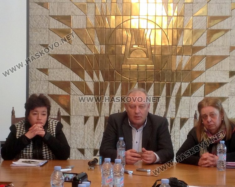  Кметът Мелемов с глоби от Агенцията за държавен финансов контрол  :  „Единственият потърпевш съм аз. Парите не са изгубени, а са вложени в Общината за ремонт на улици” 