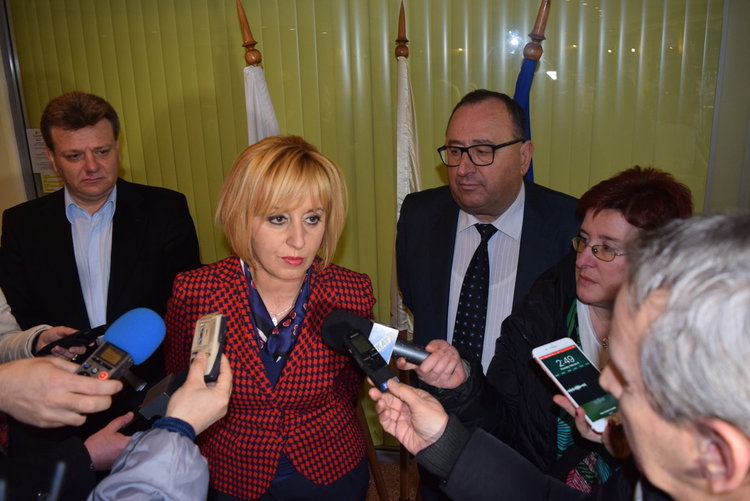 Мая Манолова:Кърджали има омбудсман,затова жалбите тук до мен са по-малко