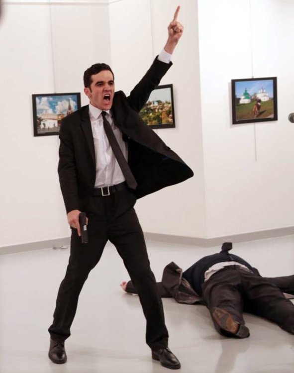 Снимка с убиеца на руския посланик в Турция спечели конкурса World Press Photo