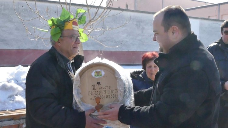 В Дълбок извор избраха Цар на виното