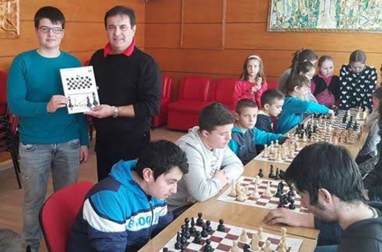 И големите шахматисти на „Славейков“ победиха на общинското първенство