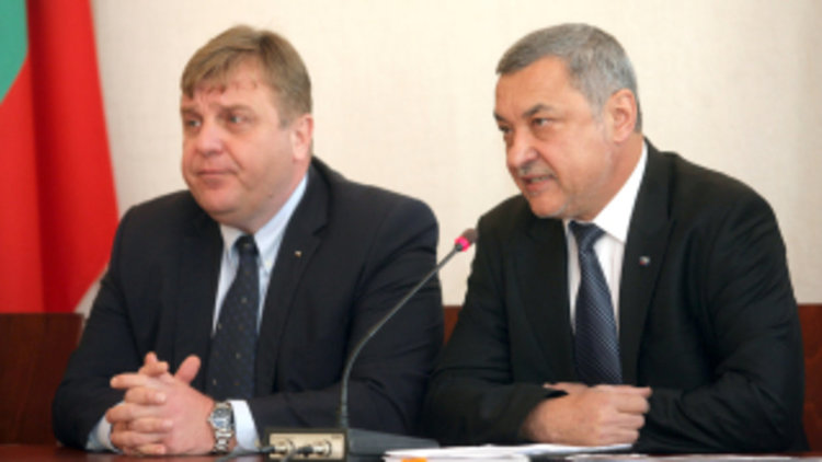 Патриотите си поделили листите по равно, не по братски
