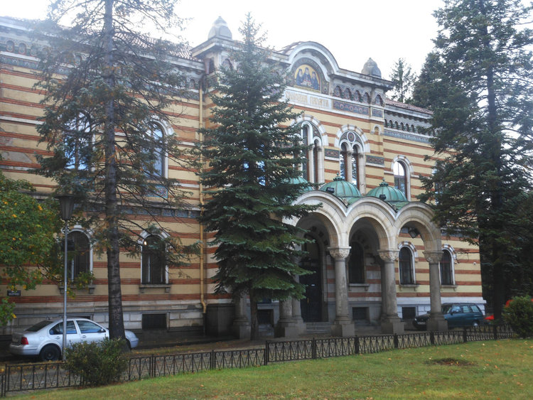 Светият Синод за нелегалния алкохол в Бачковския и Троянския манастири: Длъжни са да спазват закона