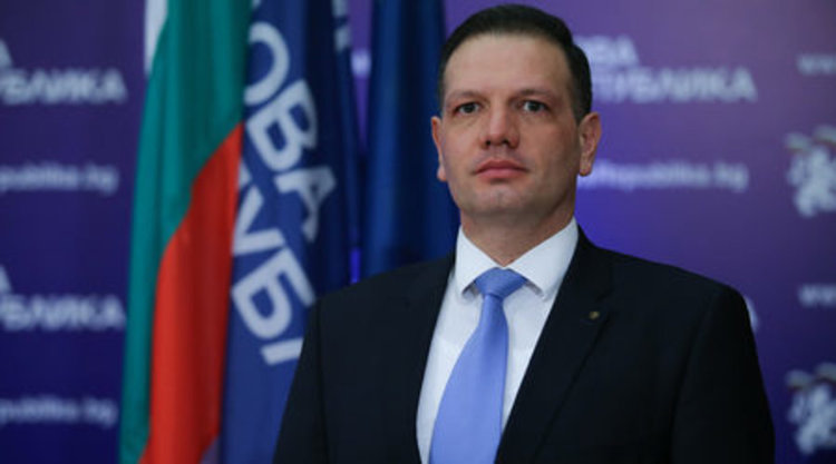 Системните партии саботират машинното гласуване
