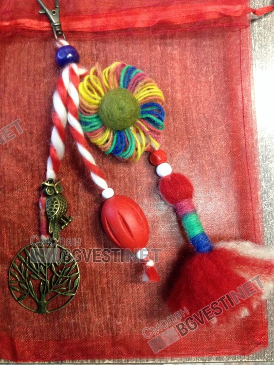 Ръчни мартеници-амулети от естествени материали - хит в Смолян