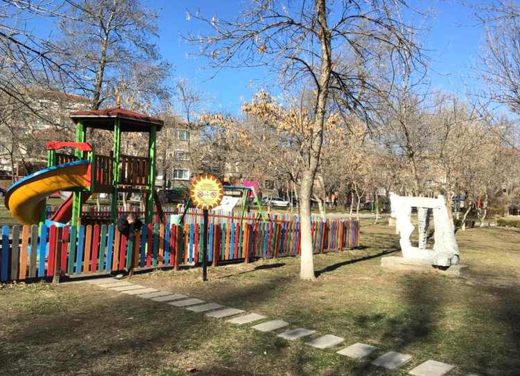 С усмивка: Баба Марта RUN в парка до Лятното кино