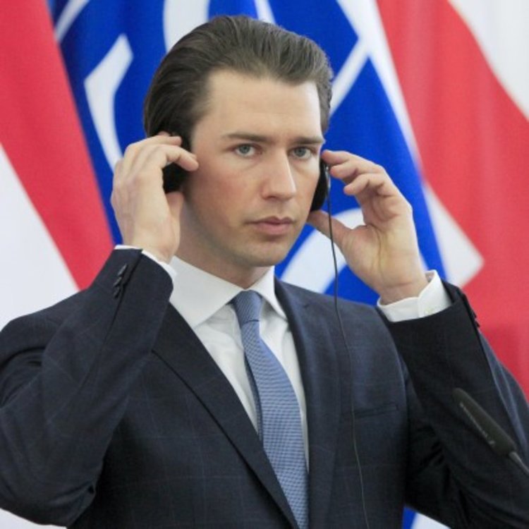 Австрия предлага центрове за мигранти извън ЕС
