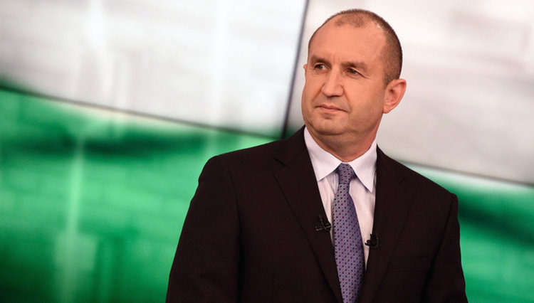 Радев се отчита с видеоклип за първия месец от мандата