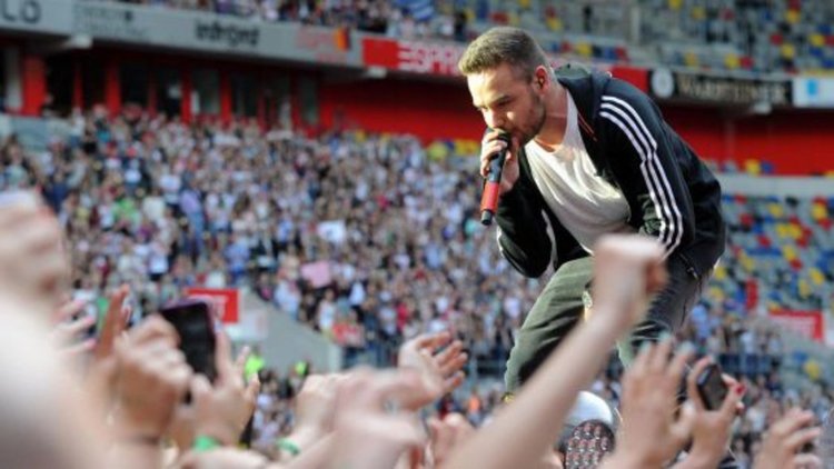 Задържаха Луи от “One Direction” след сбиване с папарак