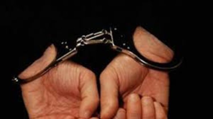 Задържаха двама 16-годишни за кражба на две бутилки натурален сок