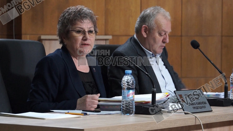 Славка Каменова оттегли оставката си, остава общински съветник