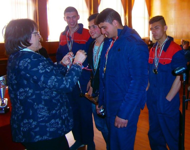Смолянските момчета са най-добрите млади автомонтьори и водачи на МПС в Южна България, заминават на национално състезание в Русе