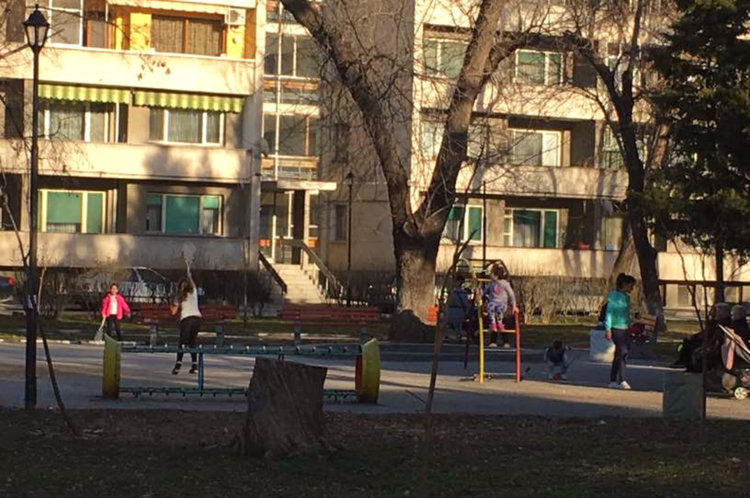 Слънчев и пролетен вторник