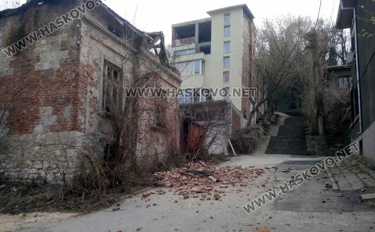 Собственикът на опасната сграда на ул.„Аида“ започва обезопасяването й