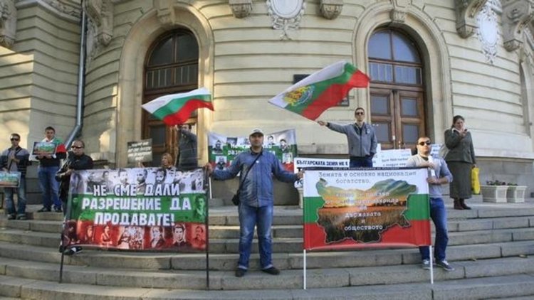 Тютюнопроизводители и животновъди на пореден протест в София