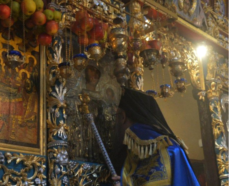 Митрополит Николай оглави литургията в чест на празника "Възхвала на Света Богородица - Златна ябълка"