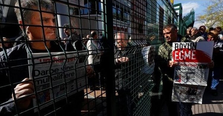 Над 113 хил. души са задържани в Турция за връзки с Гюлен