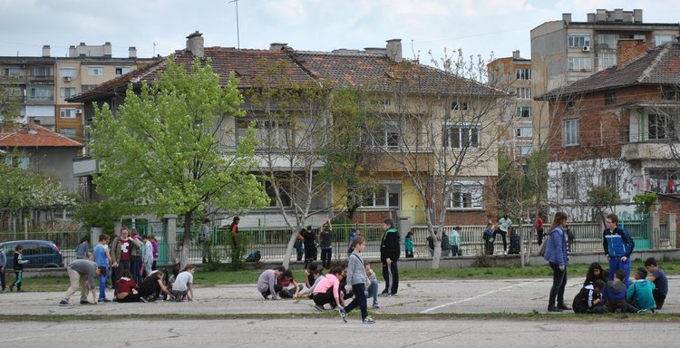 Славейковци се включиха в пролетното почистване на Димитровград