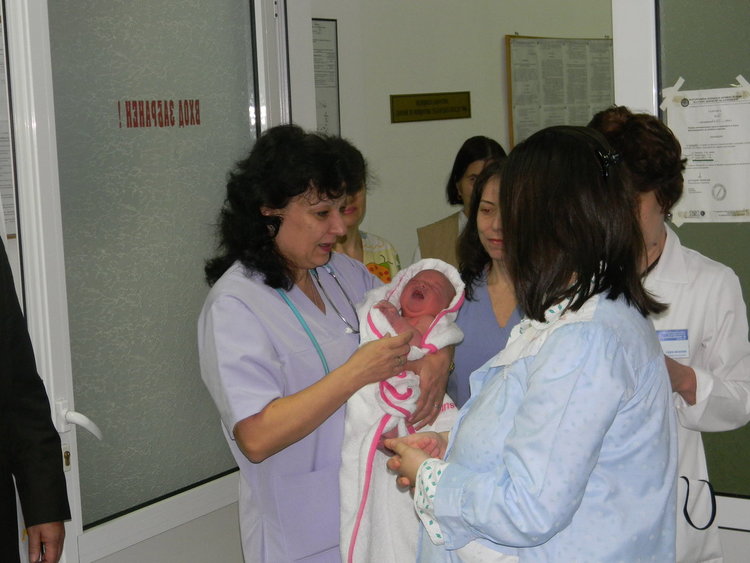 Кърджали продължава да потъва в класацията за новородени