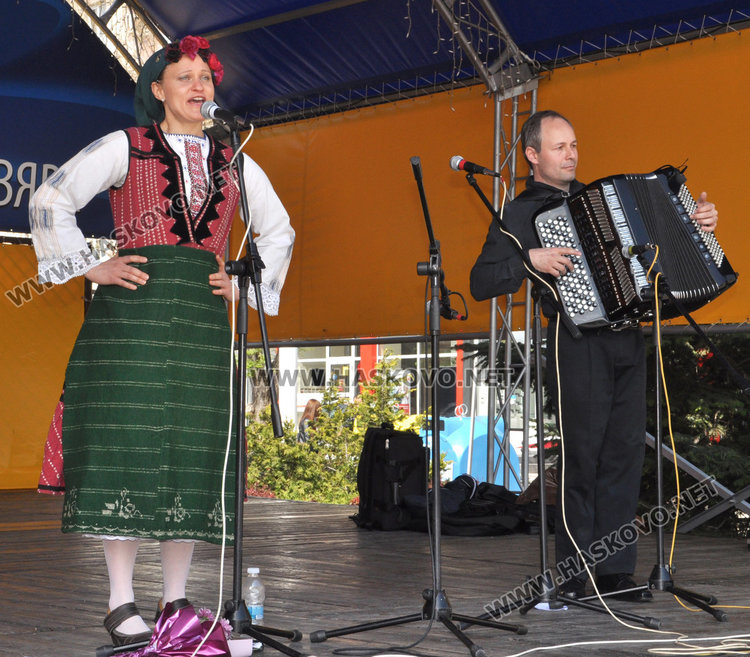 Датчани и българи изнесоха фолклорен концерт на площад „Свобода”
