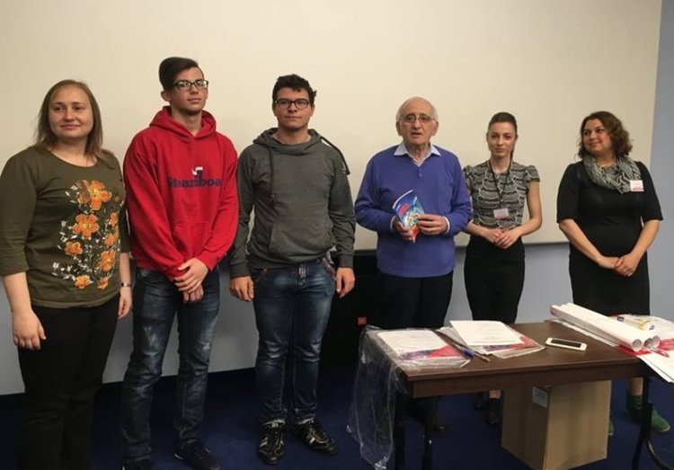 Решението на проблема с космическите отпадъци търсиха димитровградски гимназисти